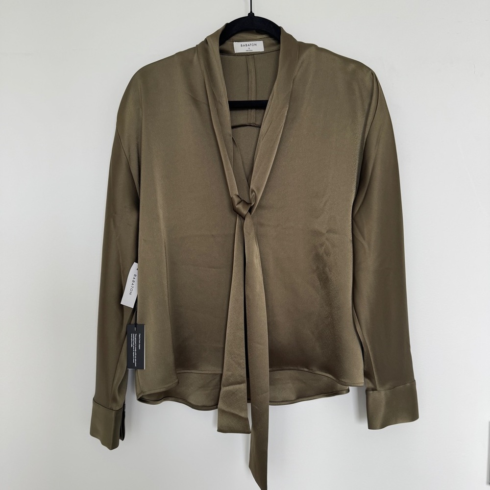 Aritzia Babaton Bloomsbury Silk-like Blouse - Moss Rock Green - Small - NWT